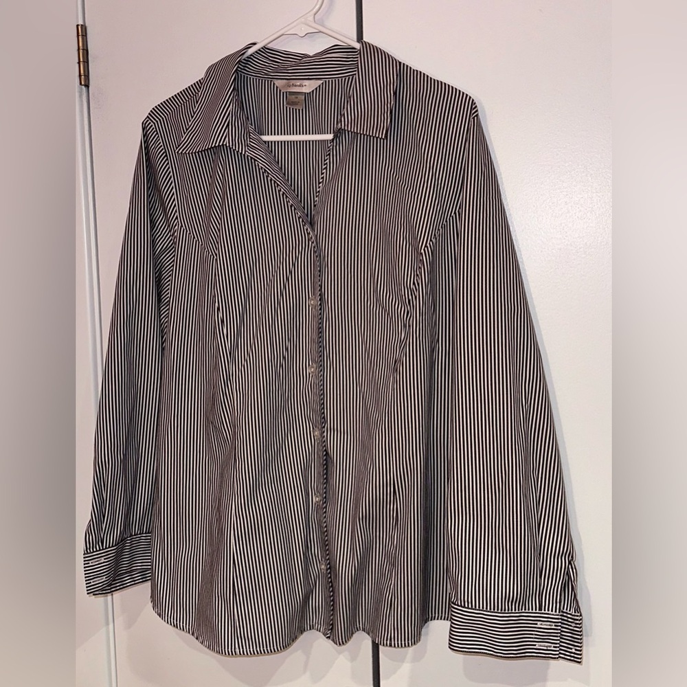 CJ Banks Long Sleeve Button up Blouse. Size 1X
